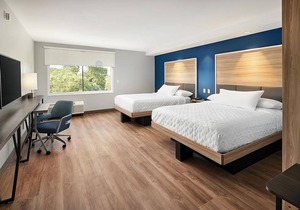 2 Roomy Units, Close to Frost Park and Tigertail Lake Park! Breakfast Included!