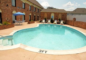 2-Star Hotel ∙ Best Western PLUS Governor's Inn Richmond