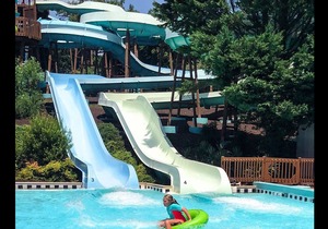 2BR Townhome - Sleeps 6 - Resort Pools, Near Busch Gardens & Water Country