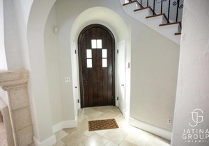 5 Bedroom Villa in Miami, Pool Fits 12 Guest!
