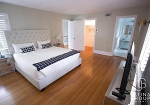 5 Bedroom Villa in Miami, Pool Fits 12 Guest!