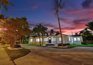 Beach Home 4300 SF Heated Pool , Walk to Beach