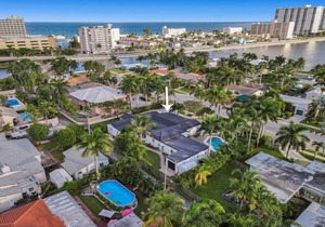 Beach Home 4300 SF Heated Pool , Walk to Beach