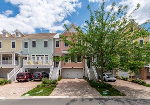 BEAUTIFUL HOME IN THE PENINSULA! 33500 Marina Bay