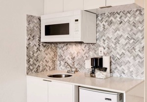 Best Beach Location | Wi-Fi, TV & Amenities