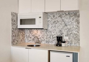 Best Beach Location | Wi-Fi, TV & Amenities
