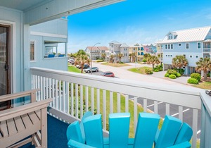 Colorful, Second-Floor Condo with Balcony, WiFi & Shared Pool/Kiddie Pool in Atlantic Beach