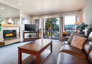 Condo w/private balcony & waterfront views of Flathead Lake - Marina Cay Cozy Condo