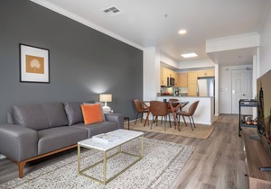 Crisp Hollywood 1BR, Gym + Pool near Chinese Theater, by Blueground