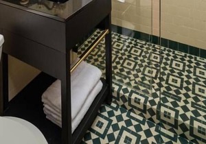 Immerse in Ocean Drive Vibes! 3 Serene Rooms, Pool Onsite, Close to Miami Beach