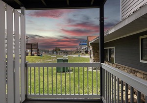 ML 128: Ballhooter views await you. Charming 1BR next to bike trails!
