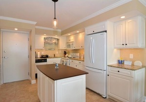OCEAN FRONT CONDO. ENJOY YOUR MORNING COFFEE SITTING ON YOUR PRIVATE BALCONIES WATCHING THE SUNRISE.