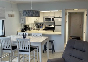 Ocean Hideaway 111-Oceanfront 18th St, Free WiFi, Elev, W/D, AC
