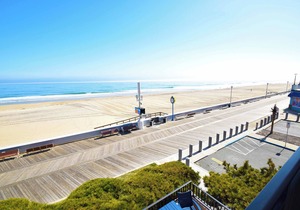 Ocean Hideaway 211-Oceanfront 18th St, Free WiFi, Elev, W/D, AC