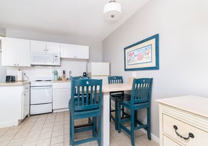 Oceanfront suite with bay views, full kitchen, balcony, AC, & firepit