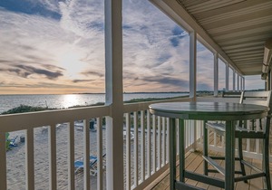 Oceanfront suite with bay views, full kitchen, balcony, AC, & firepit