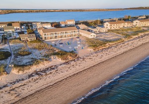 Oceanfront suite with bay views, full kitchen, balcony, AC, & firepit