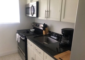 RENOVATED! Condo 1 block from the beach