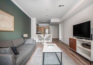 Sleek Hollywood 1BR w/Gym, Pool & Spa, nr. Sunset Blvd, by Blueground