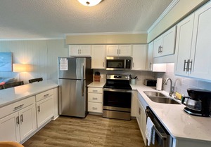 Third-Floor Condo Overlooking the Courtyard w/Ocean Views, Shared Outdoor Pool in Atlantic Beach