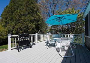 Walk To Beaches, Main Street, and Harbor. 1BR Cottage. Quiet Area. Captain Gosnold Village 5B