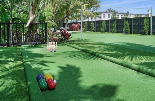 Lazy Lake House | 1 Acre LakeView Gem, Stunning Pool, Near Beach! Kayak/Pond/Spa - Fort Lauderdale