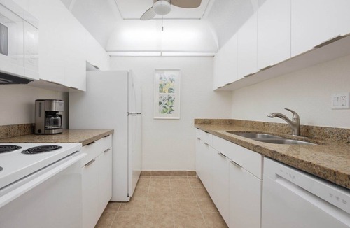 East Fort Lauderdale Resort | 1-bedroom 1 bath 1 block from the beach and restaurants in Ft Lauderdale Beach