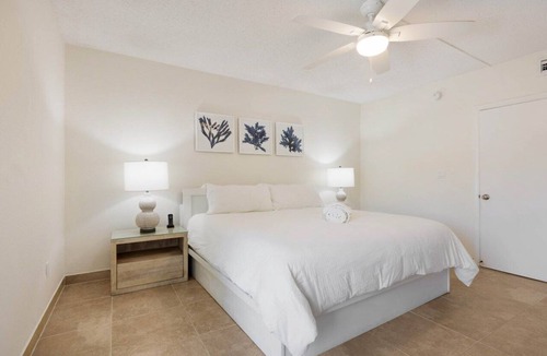 East Fort Lauderdale Resort | 1-bedroom 1 bath 1 block from the beach and restaurants in Ft Lauderdale Beach