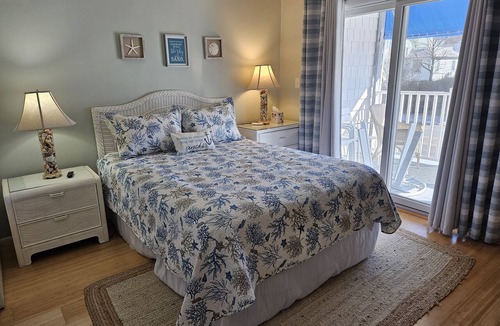 North End Condo | (1) Bedroom, (1) Bath unit close to the beach!