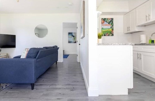 Middle River Terrace Apartment | 1 Bedroom apartment with private large garden