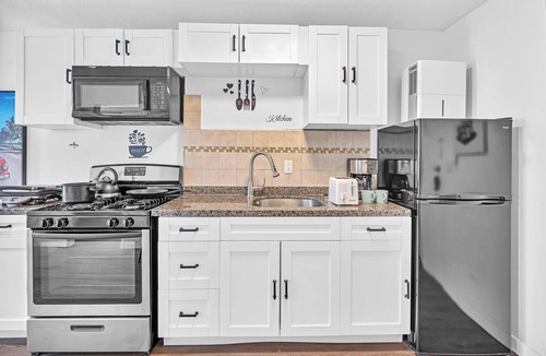 Flamingo/Lummus House | 1 bedroom in the BEST location in South Beach !