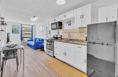 Flamingo/Lummus House | 1 bedroom in the BEST location in South Beach !