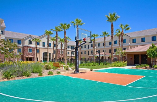 Palmdale Apartment | 1-Bedroom King Suite w/Full Kitchen + Free Breakfast!