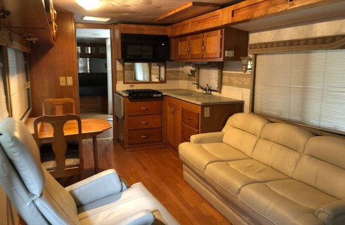 Linden House | 1-bedroom RV, direct bus to NYC nearby, MetLife Stadium 30 minutes
