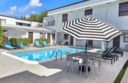 Deerfield Beach Apartment | 1 Block to Beach Pool Walk to Pier