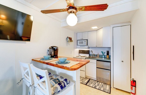 Midtown Ocean City Apartment | 1 Block to Beach! Ocean City Condo w/Pool Access