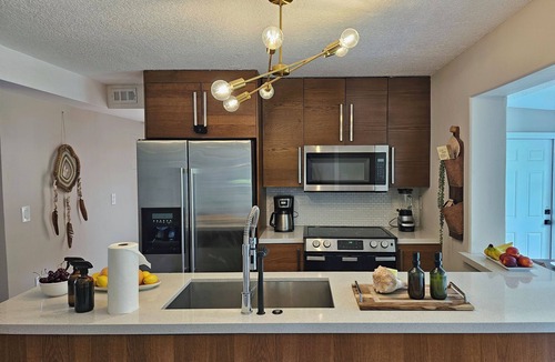 River Oaks House | 1 King, 2 Queen,1 twin, washer dryer, near parks & FTL Marine center