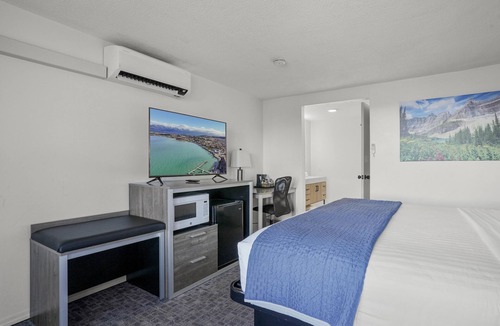 Polson Hotel | 1 King Bed, Partial Lake View