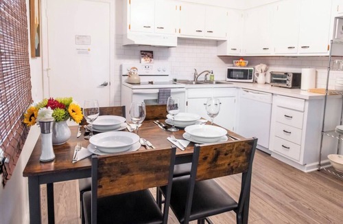 Delaware House | 1 Level| 0.4mi OWU |Patio|Free Parking|Quiet Street|0.2mi Downtown|W/D