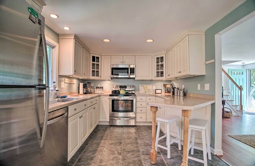 East Falmouth Cottage | 1 Mi to Beach: Home w/Deck & BBQ in East Falmouth