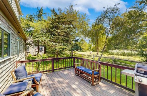 West of Town House | 1 Mi to Dtwn Nantucket! Family Getaway w/Deck