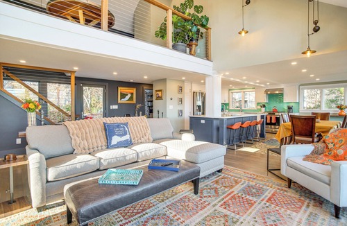 Hyannis House | 1 Mi to Ferry & Beach: Waterfront Hyannis Home!
