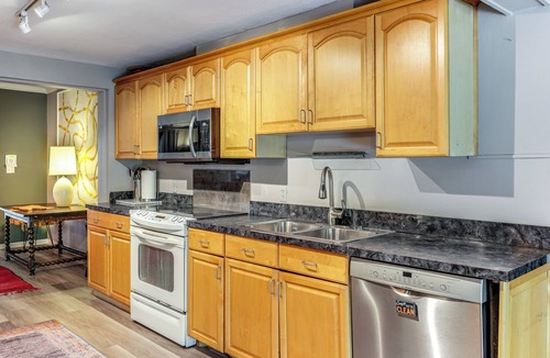 Parrot Cove House | 1 Mi to Lake Worth Beach Park: Poolside Paradise!
