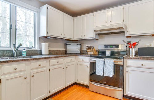 North Falmouth House | 1 Mi to Megansett Beach: Family-Friendly Hideaway