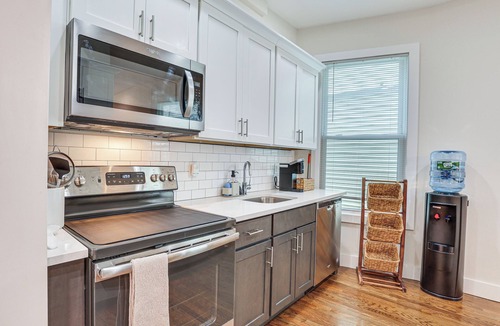 South Side Apartment | 1 Mi to Metro-North! Commuter’s Apartment Near NYC