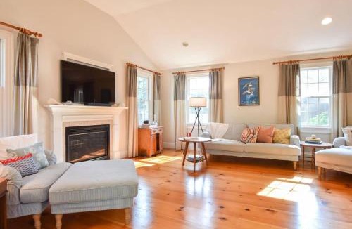 Chatham House | 1 Mile from Downtown Chatham Walk to Pier