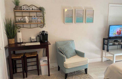 East Boca Raton Apartment | 1 Mile to Bch!, E. Boca Studio w/Private Entrance