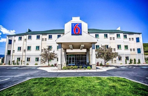 Grant Creek Apartment | 1 Queen Bed|NS|Mini Fridge