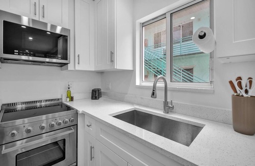 North Beach Apartment | #1 - Romantic Beach Escape 1BR Walk to Ocean