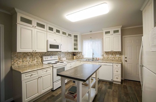 Downtown Niagara Falls House | 10 Bedroom, Sleeps 26, walk to the Falls & Casino and attractions